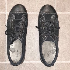 Never Worn Taos Shoes